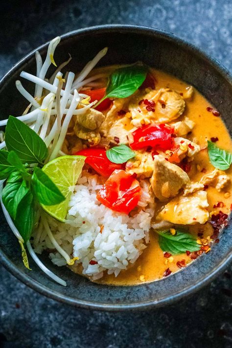 Thailand Recipes, Red Curry Tofu, Thai Red Curry Recipe, Easy Thai Recipes, Lunch Vegetarian, Red Curry Recipe, Feasting At Home, Red Curry Sauce, Red Curry Chicken