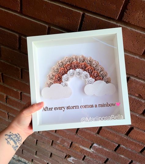 Cricut Projects Cardstock, Rolled Flower Shadow Box Ideas, Cricut Flower Projects, Cricut Rolled Flowers, Cricut Flower Bouquet, Cardstock Cricut Projects, Cricut Cardstock Projects, Cricut Frames, Box Frame Ideas