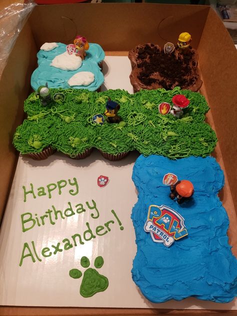 Paw Patrol Cupcake Cake, Cake Diy Easy, Paw Patrol Birthday Decorations, Paw Patrol Cupcakes, Pull Apart Cupcake Cake, Pull Apart Cupcakes, Paw Patrol Cake, Paw Patrol Birthday Party, Paw Patrol Party