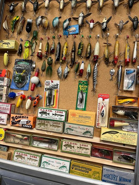 Fishing Lure Display Ideas, Fishing Lure Display Case, Vintage Lure Display, Fishing Lures Display, Vertical Fishing Rod And Tackle Box Storage, Fishing Gear Storage, Vintage Lures, Images Terrifiantes, Bait Shop