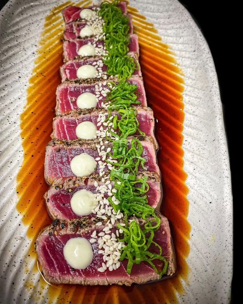 OLEG GOLOVAN | ➖➖➖💯💯💥Tuna Tataki💥💯💯➖➖… | Instagram Tataki Tuna, Tuna Tartar, Tuna Tataki, Asian Bistro, Asian Foods, Garden Diy, Food Plating, Christmas Dinner, Japanese Food