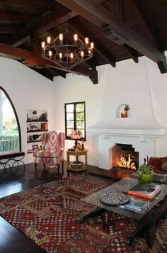 Spanish Living Room, Style Hacienda, Colonial Interiors, Spanish Colonial Homes, Spanish Revival Home, Spanish Home Decor, Spanish Bungalow, Spanish Decor, Bungalow Renovation