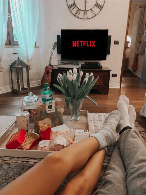 Netflix And Chill Couple, Chill Couple, Netflix Chill, Netflix And Chill, Couple Goals, Lifestyle