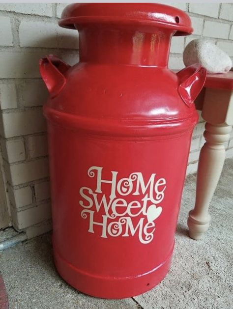 Milk Can Ideas Front Porches, Milk Can Ideas, Porches Ideas, Can Ideas, Painted Milk Cans, Milk Can Decor, Antique Milk Can, Old Milk Cans, Primitive Homes