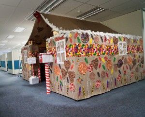 Gingerbread-Cubicle Christmas Desk Decorations, Christmas Cubicle Decorations, Cube Decor, Cubicle Decor Office, Christmas Decorations Cheap, Gingerbread House Decorations, Office Christmas Party, Office Birthday, Cubicle Decor