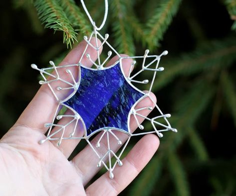 Cobalt Blue Stained Glass Snowflakes Suncatcher Silver Lace - Etsy Canada Stainglass Snowflakes, Stained Glass Snowflakes Pattern, Christmas Stained Glass Ornaments, Stained Glass Snowflakes, Stained Glass Christmas Ornaments, Christmas Tree Unique, Glass Snowflakes, Christmas Stained Glass, Snowflake Decoration