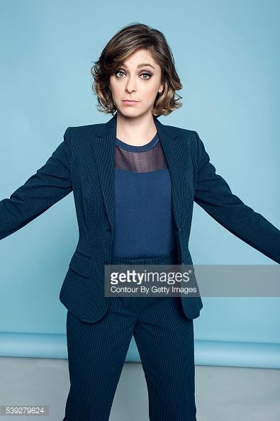 I am in love with Rachel Bloom's hair. Crazy Ex Gf, Rebecca Bunch, Rachel Bloom, Woman In Suit, Crazy Ex Girlfriends, Crazy Ex, Eclectic Fashion, The Spot, Powerful Women