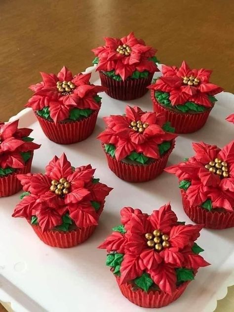 Sue Tolle made these beautiful cupcakes! Totally perfect! vF 10-24-22 Christmas Cupcakes Recipes, Christmas Cupcakes Decoration, Christmas Themed Cake, Xmas Desserts, Cupcake Decorating Tips, Christmas Cake Designs, Holiday Cupcakes, Cupcake Cake Designs, Christmas Cake Decorations