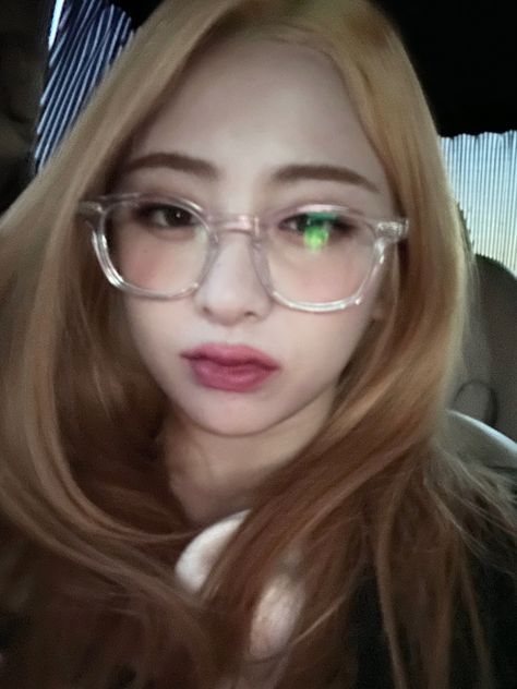 Yunjin Kim, 17 Kpop, Clear Glasses, Blue Flames, Girl Icons, Kpop Girl Groups, New Yorker, K Idols, Kpop Idol