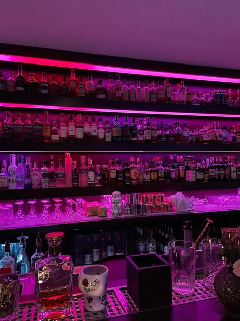 Lounge 2023, Power Tv Show, Purple Bar, Easy Girl, Pretty Office, Nightclub Aesthetic, Night Bar, Bar Inspiration, Alcohol Aesthetic