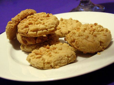 Peanut Butter Sandies -- Delicious peanut butter cookie with a silky nutty flavor and shortbread like texture.  This dough is somewhat unusual in that it relies on both butter and oil in order to create a delightful consistency. You can easily make this cookies a bit larger, up to 1 1/4-inch, without changing the expected baking time. Sandies Recipe, Chunky Peanut Butter, Peanut Butter Cookie, Cookie Time, Butter Cookie, Cookie Tray, Food Facts, Shaped Cookie, Melt In Your Mouth