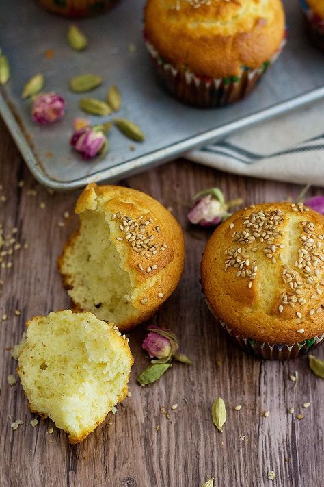 Persian Cardamom Muffins - Cake Yazdi is a traditional Iranian/Persian recipe for delicious muffins that are filled with Persian flavors. The combination of rose water and cardamom is always great. Cake Yazdi, Cardamom Muffins, Iranian Desserts, Rose Muffins, Persian Sweets, Persian Desserts, Muffins Cake, Delicious Muffins, Iranian Recipes