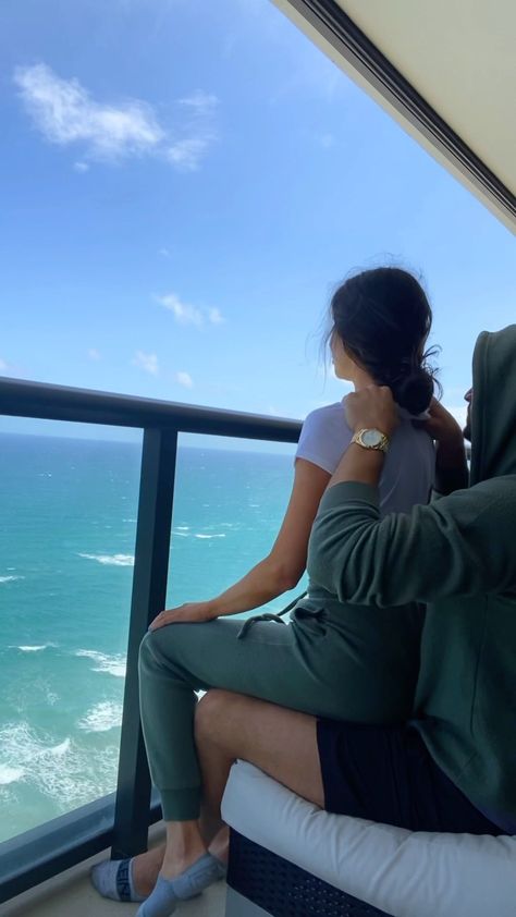 couplegoals on Instagram: Massage with a view 🥰 📸 @jenselter Photos Of Lovers, Massage Couple, Dream Partner, Soulmate Sketch, Relationship Gifs, Girlfriend Goals, Cute Couples Hugging, Photo Beautiful, Best Photo Poses