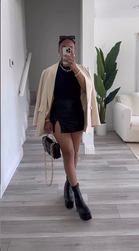 Outfits With Mini Skirts, Eurotrip Outfits, Plus Size Baddie Outfits, Cold Outfits, Effortlessly Chic Outfits, Jupe Short, Boots Style, Paris Outfits, Fashion Tights