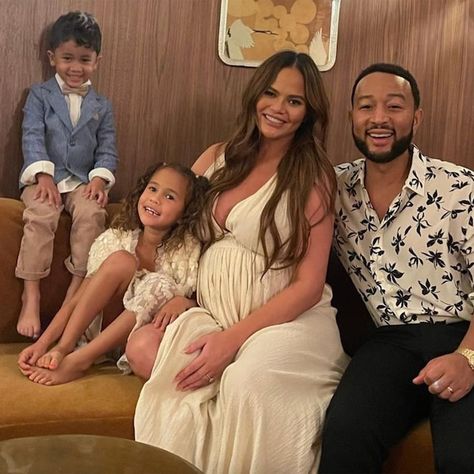 John Legend and Chrissy Teigen were feeling bigger love this Valentine's Day. Having welcomed baby girl Esti Maxine just last month, the couple—who are also parents to daughter Luna Simone, 6, and... John Legend And Chrissy Teigen, New Sibling, Family Pic, Family Of Five, Instagram Dress, Romantic Holiday, Instagram Family, Chrissy Teigen, John Legend