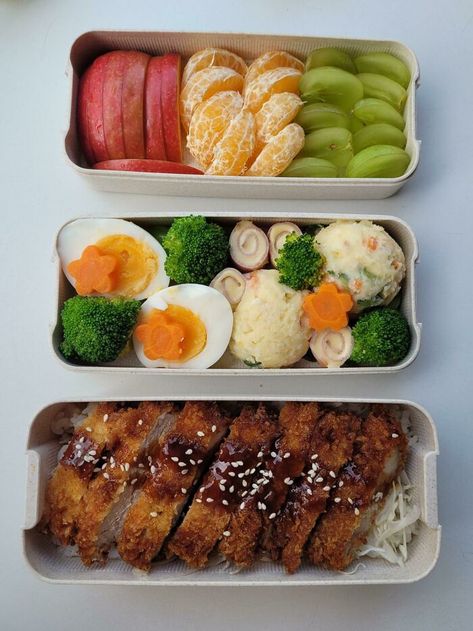 Tonkatsu Bento I Made For Lunch Bento Box Lunch For Adults, Bento Box Recipes, Japanese Food Bento, Healthy Lunch Snacks, Healthy Lunch Meal Prep, Bento Recipes, Healthy Food Dishes, Prepped Lunches, Healthy Food Motivation