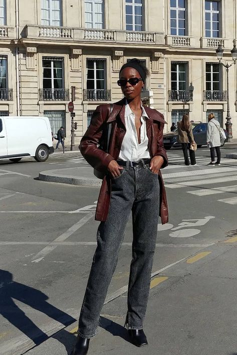 6 Looks This Stylish Influencer Wears On Repeat | SheerLuxe Brown Leather Blazer, Black Pants Outfit, Jeans Outfit Winter, Oufits Casual, Nordstrom Sale, Winter Jeans, Relaxed Jeans, Denim Trends, French Women