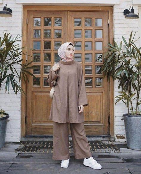 Modest Fashion Muslimah Casual, Modest Clothing Muslim, Tunik Linen, One Set Outfit, Muslim Outfit, Moslem Fashion, Modest Casual Outfits, Trendy Shirt Designs, Pakaian Feminin