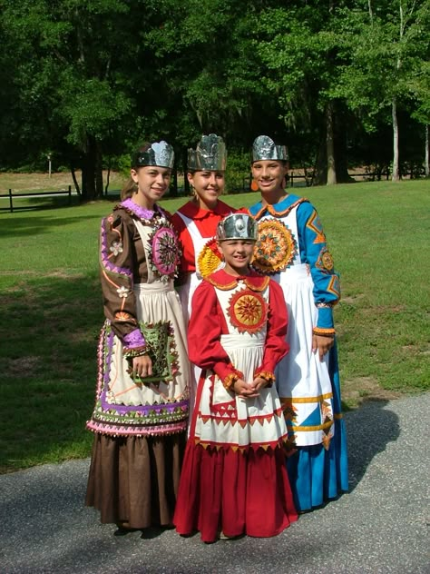 Lumbee Indians Lumbee Tribe, Pride Photos, Powwow Dancers, Native History, Native American Indian Tribes, Native Regalia, Eastern Woodlands, Native American Images, American Quilt