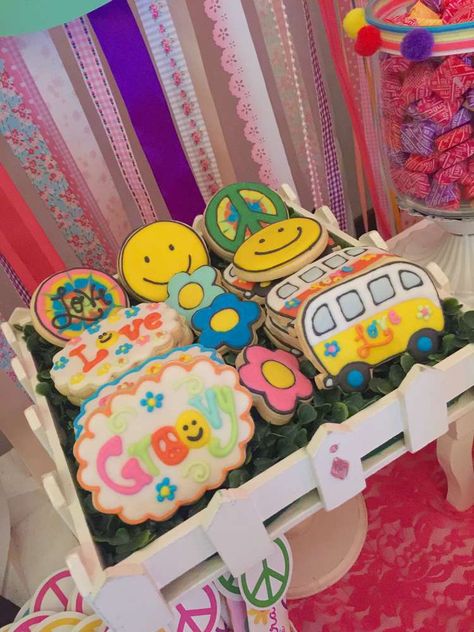 Hippie Chic Birthday Party Ideas | Photo 3 of 20 | Catch My Party Hippie Graduation Party, 70s Birthday Party Ideas, Hippy Party, Hippie Birthday Party, 70s Party Theme, 70s Theme Party, Groovy Party, Chic Birthday Party, 2nd Birthday Party For Girl