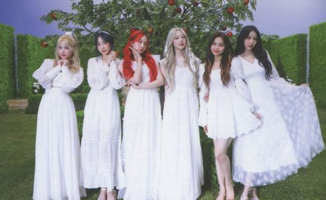 [SCAN] G-Friend "回:Song of the Sirens" Album (B Ver.) Photocards Cr:@VeraHsu1010 Apple Outfit, Gfriend Kpop, Gfriend Album, Sowon Gfriend, Gfriend Yuju, Gfriend Sowon, Pop Queen, Fandom Kpop, Aesthetic Indie