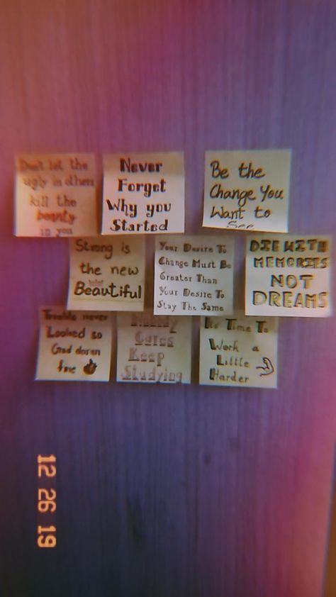 Room Decor Motivation Wall Art, Wall Motivation Ideas Student, Sticky Notes Motivation Wall Study, Desk Motivation Wall, Study Room Motivation Wall, Study Motivation Wall Decor, Sticky Notes Quotes Motivation Study, Study Motivation Sticky Notes, Sticky Notes Motivation Wall