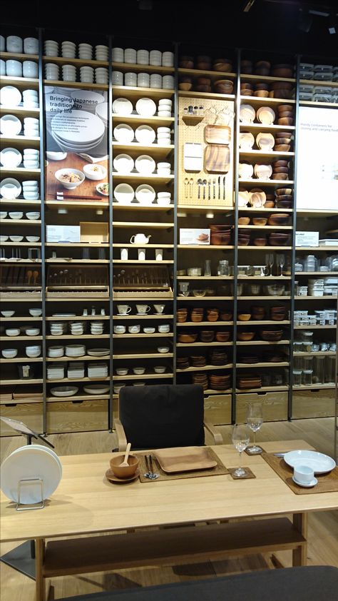 Muji Table ware wall display at VR mall Bangalore. Crockery Showroom, Display Rack Ideas, Crockery Display, Tableware Display, Retail Display Cases, Rose Gold Kitchen, Crockery Unit, Kitchenware Shop, Table Ware