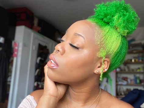 Green 4c Hair, Neon Green Hair, Neon Hair, 4c Hair, 4c Hairstyles, Dye My Hair, Green Hair, My Hair, Neon Green