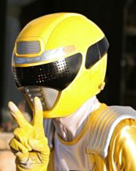 Yellow Power Ranger Pfp, Power Rangers Matching Pfp, Power Rangers Operation Overdrive, Kimberly Hart, Power Rangers In Space, Matching Wallpaper, Power Ranger, Cute Easy Drawings, Super Sentai