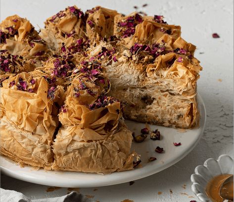 Christmas Countdown Recipes: Baklava Cheesecake — Greek City Times Christmas Baklava, Basic Bread Pudding, Soft Cheesecake, Kataifi Pastry, Baklava Cheesecake, Baklava Recipe, Greek City, Cinnamon Nuts, Greek Sweets