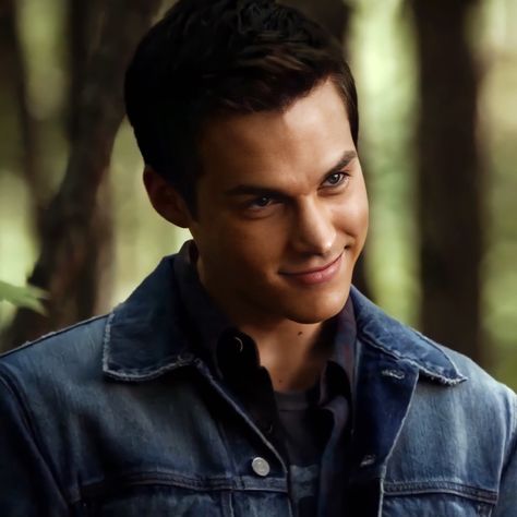 #chriswood #thevampirediaries Tvd Kai, The Vampire Diaries Kai, Chris Wood Vampire Diaries, Rafael Miller, Kai Parker, Vampire Stories, Vampire Diaries Seasons, Chris Wood, The Perfect Guy