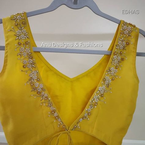 Sleeveless yellow saree blouse Yellow Saree Blouse, Saree Blouse Sleeveless, Designer Blouse Patterns Unique, Yellow Blouse Designs, Sleeveless Blouse Designs, Kundan Work, Backless Blouse Designs, Saree Blouse Neck Designs, New Saree Blouse Designs