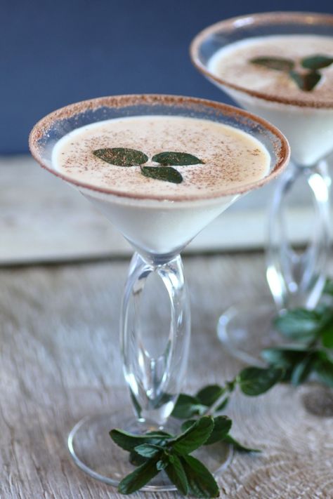 Chocolate Mint Martini Mint Martini, Pumpkin Pie Martini, Chocolate Vodka, Chocolate Martini, Long Island Iced Tea, Baileys Irish Cream, Martini Recipes, Cocktail Recipes Easy, Chocolate Mint