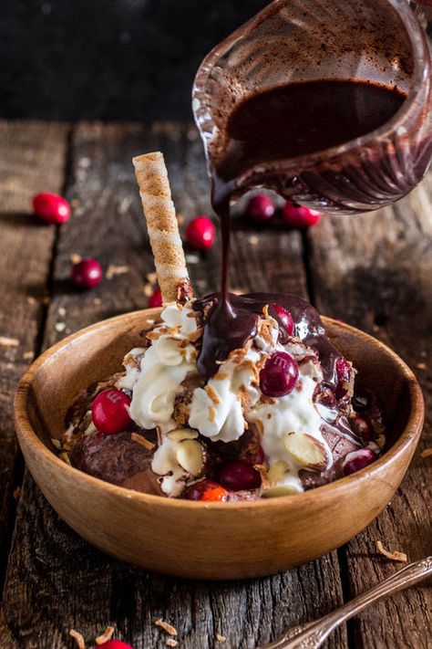 Chocolate Ice Cream Topping, Hot Fudge Sundae, Fudge Sundae, Craving Sweets, Chocolate Sundae, Mexican Hot Chocolate, Chocolate Delight, Fudge Sauce, Ice Cream Toppings