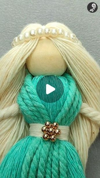 Diy Angel Decorations, Diy Yarn Dolls, Macrame Doll, Christmas Angel Doll, Dolls Handmade Diy, Diy Angels, Craft Projects For Adults, Diy Crafts Love, Homemade Dolls