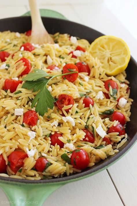 One-Pan Greek Orzo with Tomatoes and Feta – The Comfort of Cooking Greek Orzo, Salad Appetizer Cups, Tomatoes And Feta, How To Cook Orzo, Feta Recipes, Greek Dishes, Appetizer Salads, Idee Pasto Sano, Orzo