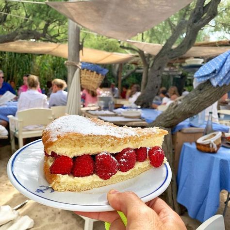 Le Club 55 on Instagram: “Summer on a plate. 💙 ⠀⠀⠀⠀⠀⠀⠀⠀⠀⠀⠀⠀⠀⠀⠀⠀⠀⠀⠀⠀⠀⠀⠀⠀⠀⠀⠀⠀⠀⠀⠀⠀⠀⠀⠀ #leclub55 #plagedepampelonne #sainttropez #ramatuelle #club55” Le Club 55, Instagram Summer, Mini Cheesecake, Cheesecake, Cake, On Instagram, Instagram