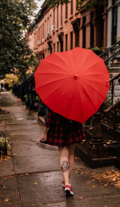 Red heart umbrella Outdoor Umbrella Covers, Outdoor Umbrella Lights, Photography Rain, Romantic Autumn, Keiko Lynn, Fashion Umbrella, Autumn Rain, Red Umbrella, Artsy Pictures