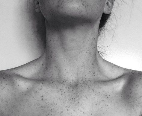 / Freckle Face, Body Photography, Beauty Mark, Collar Bone, The Human Body, White Photo, Belleza Natural, Anatomy, Beautiful People