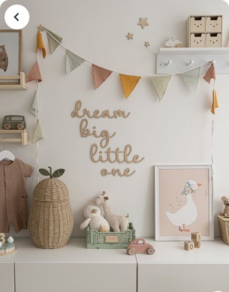 Toddler Room Wall Ideas, Playroom Decorating Ideas, Explorer Nursery, Girly Nursery, Neutral Kids Room, Dreamy Space, Bedroom Decor Kids, Kids Playroom Ideas, Wooden Nursery