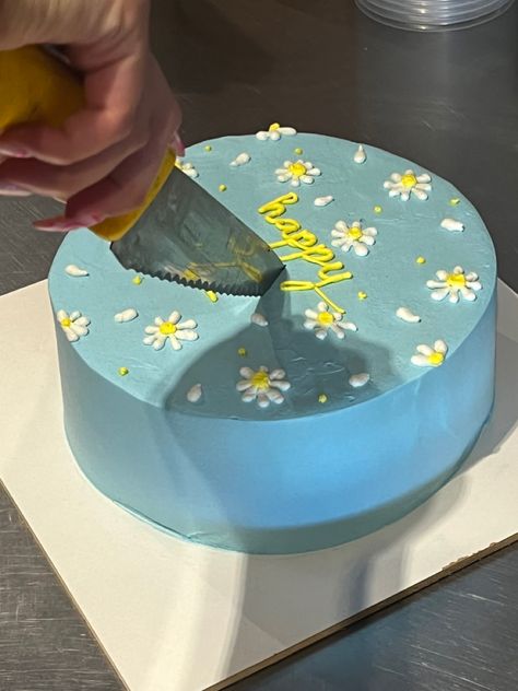 #cake #cakeinspo #birthday #birthdaycake #birthdaycakeinspo #birthdaygirl #cakes #cakeideas #blue #yellow #bluecake Lemon Birthday Cakes, 16 Birthday Cake, Blue Cakes, Photo Cake, Yellow And Blue, 16th Birthday, Blue And Yellow, Themed Cakes, Sweet 16