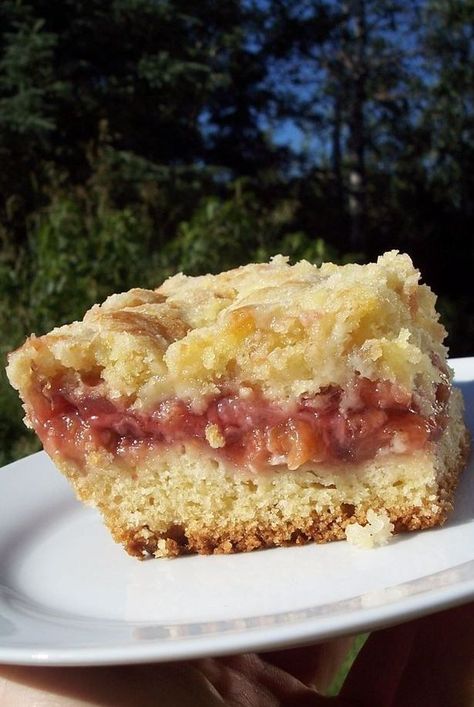 Strawberry Rhubarb Coffee Cake, Rhubarb Coffee Cake, Best Rhubarb Recipes, Rhubarb Coffee Cakes, Rhubarb Cake, Rhubarb Recipes, Coffee Cake Recipes, Crumb Cake, Strawberry Rhubarb