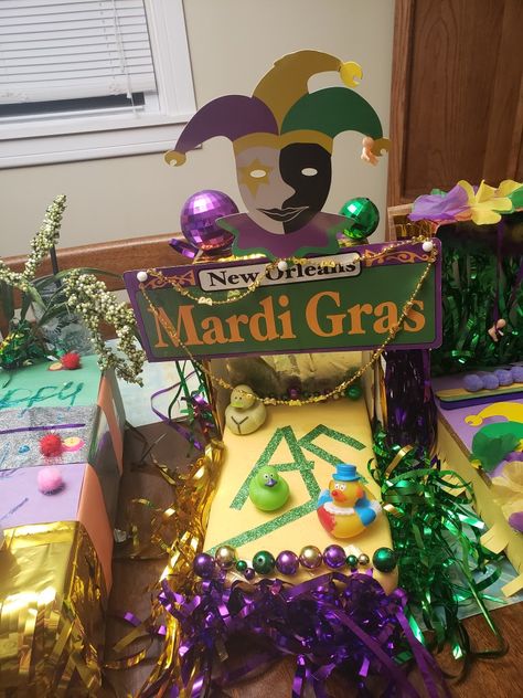 Mardi Gras Float Shoe Box Project, Mardi Gras Shoe Box Float, Mardi Gras Shoebox Float Ideas, Shoebox Float Ideas, Shoe Box Float, Shoebox Float, Shoebox Project, Mardi Gras Float, Homecoming Floats