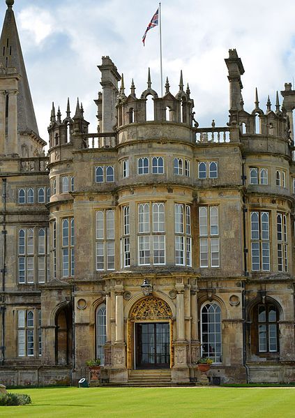 Burghley House.The house is one of the main examples of stonemasonry and proportion in 16th-c.English Elizabethan architecture,reflecting the prominence of its founder, and the lucrative wool trade of the Cecil estates.It has a suite of rooms remodelled in the baroque style,with carvings by Grinling Gibbons.Stamford, Lincolnshire, England.Commissioned by William Cecil, 1st Baron Burghley. English Baroque Architecture, Elizabethan Architecture, Elizabethan England, Elizabeth House, Stamford Lincolnshire, Lincolnshire England, English Architecture, English Manor Houses, Mary Stuart