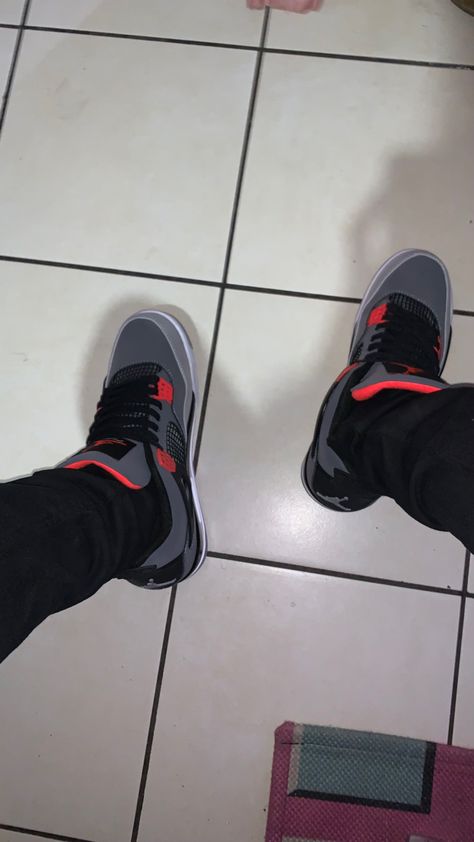 Jordan 4 Infrared, Jordan 4 Outfit, Jordan 4’s, Delivery Pictures, Snap Friends, Fresh Kicks, Dream Shoes, Shoes Fashion, Nike Jordan