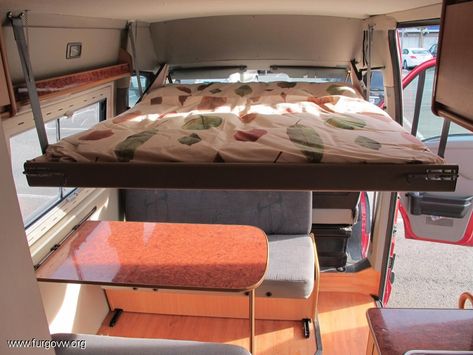 [RENAULT Master Sintermovil 2.5dci L2H2'03] Bili se presenta! Rv Bed Lift, Renault Master Camper, Bedroom Loft Ideas, Vehicle Camping, Cargo Van Conversion, Van Conversion Layout, Self Build Campervan, Campervan Bed, Van Bed