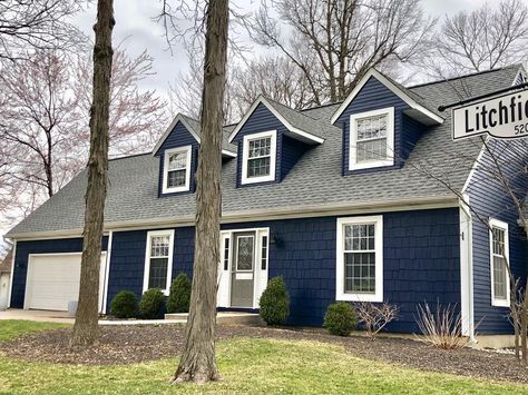 We like the view from out here. Mindy (@missminnicole on Instagram) was looking for an exterior color that gave her home a bold look. Can you guess what she went with? Our 2020 Color of the Year! Visit your neighborhood Sherwin-Williams to see Naval SW 6244 in person. #exteriorpaintcolors #sherwinwilliams #bluehouseexterior Dark Blue Exterior House, Sw Naval, Navy House Exterior, Dark Blue Exterior, Blue Exterior House Colors, Dark Blue House Exterior, Navy Blue Houses, Dark Blue Houses, Paint Reference