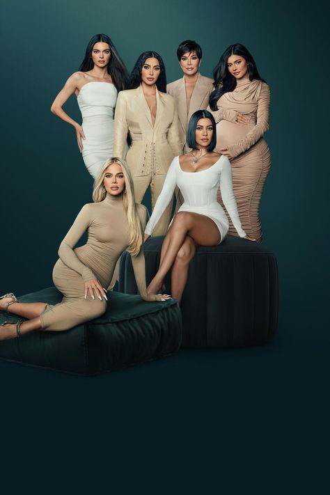 Kardashian Jenner Photoshoot, Family Photoshoot Kardashian, Hulu Kardashian, Kardashians Photoshoot, The Kardashians Aesthetic, Kardashians Aesthetic, The Kardashians Hulu, Kardashian Family Photo, Kardashian Photoshoot