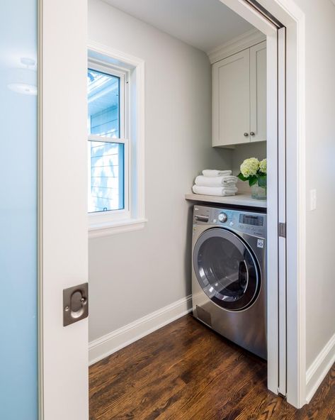 Small Space Cottage Laundry Room Perfect Laundry Room, Laundry Room Decorating, Laundry Room Storage Shelves, Tiny Laundry Rooms, Small Laundry Room Organization, Room Storage Diy, Modern Laundry Rooms, Laundry Room Ideas, Small Laundry Rooms