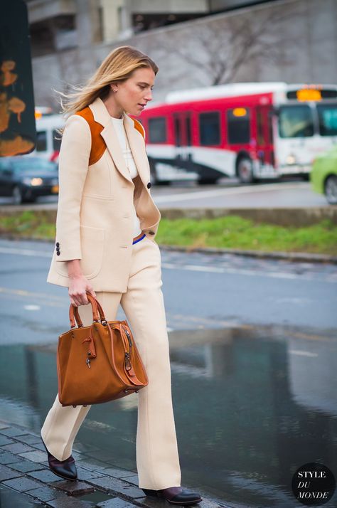 New York Fashion Week FW 2016 Street Style: Dree Hemingway Hemingway Style, 2016 Street Style, Dree Hemingway, Fashion Show Backstage, Street Style 2016, Reportage Photography, Wideleg Pants, Business Style, Streetstyle Fashion